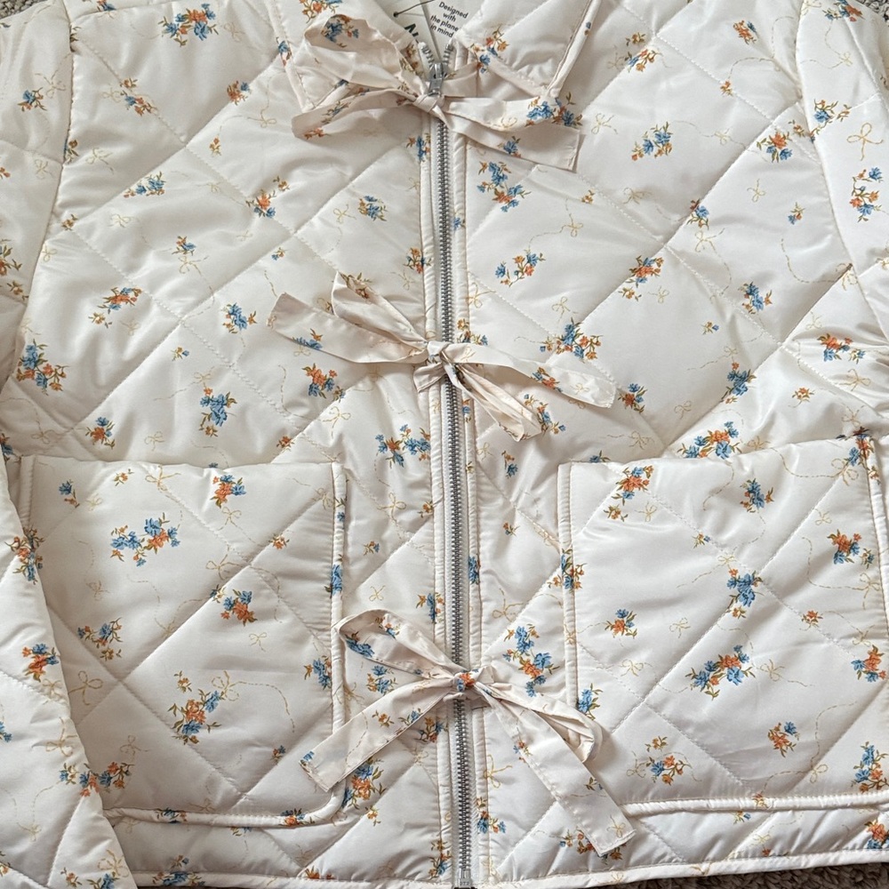 Floral Quilted Bow Jacket - Picture 2 of 2